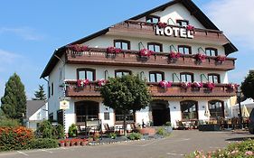 Alembra - Hotel Zur Moselbruecke